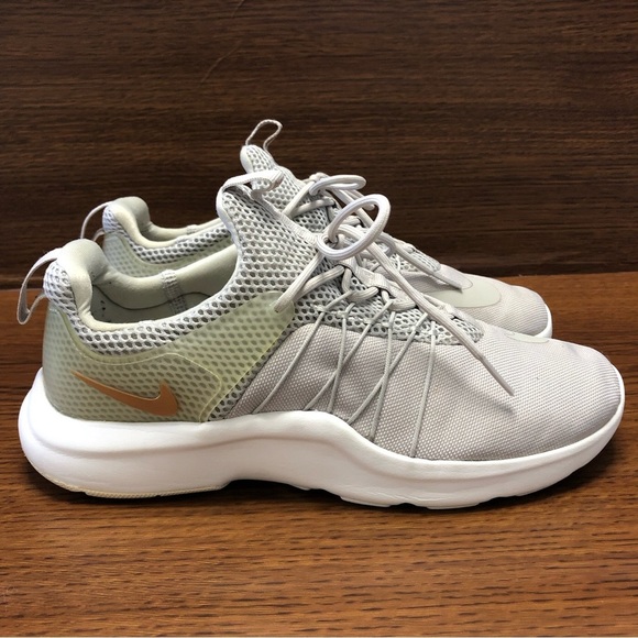 Nike Darwin Women’s Light Gray Sneakers Size 8 - Picture 2 of 14